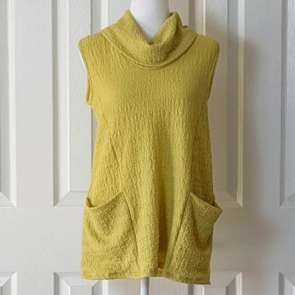 INOAH Women's Sleeveless Cowl Neck Top Blouse Size S Lime NWT